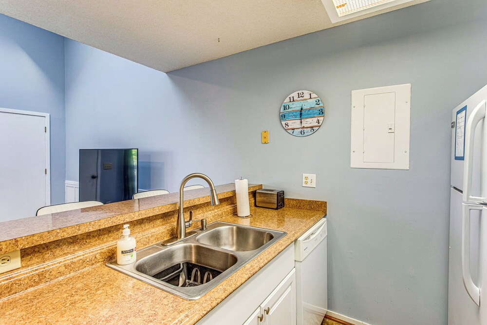 Golf, Gamble & Deep-sea Fish: Little River Condo