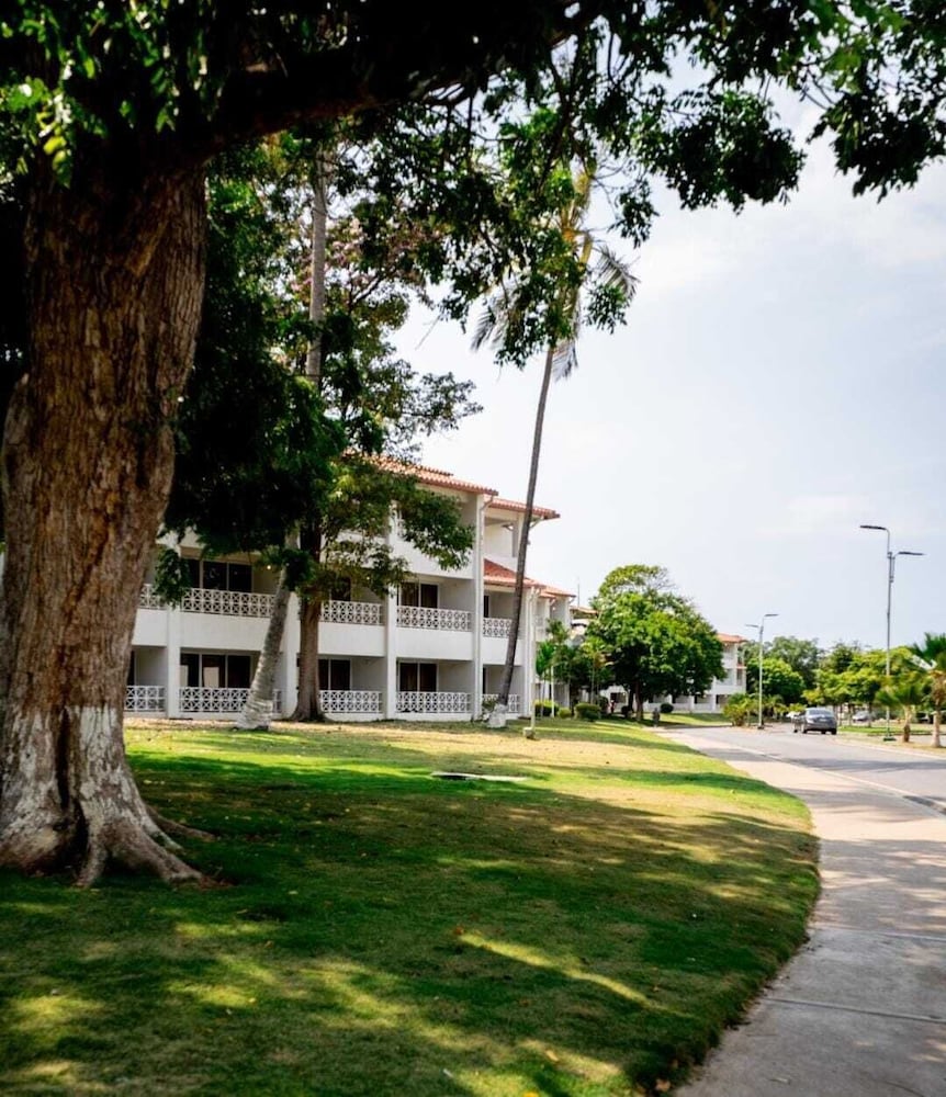 Hotel Maremares By Buddha Bar Beach