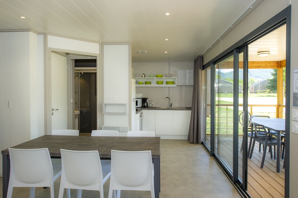 Village vacances Les Lambrilles - Chalets view 4