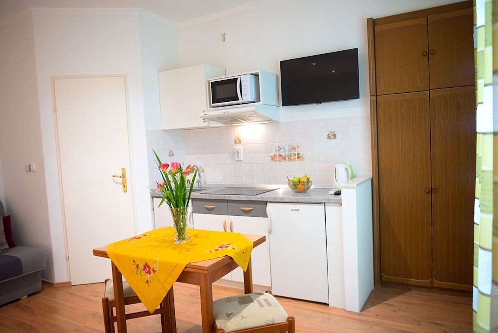 Podstrana Vacations - Robi - 50m From Beach - SA2 - Property Image 4