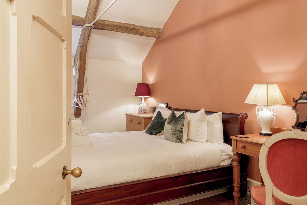 Artisan Hall Stunning Grandeur Cotswolds
