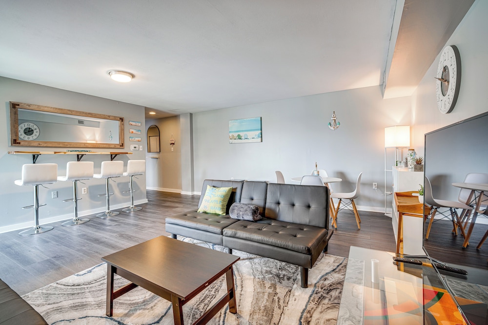 Walk to Casino: Condo w/ Balcony in Atlantic City!