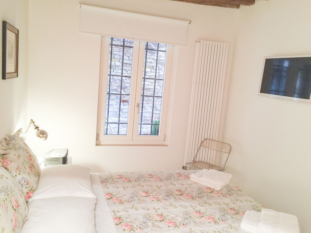 Tom Guest House