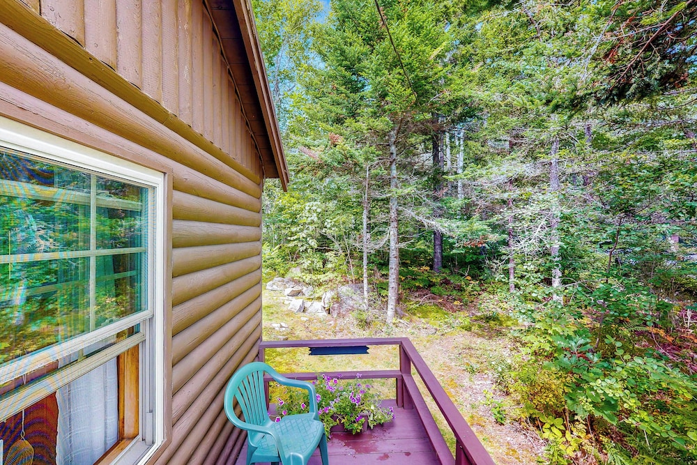 Cozy 1BR Cabin w/ Landscape Views