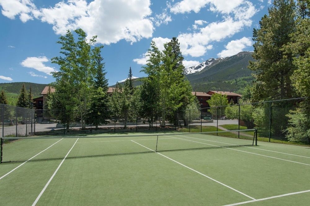 Mountainside 316g 2 Bedroom Condo by RedAwning