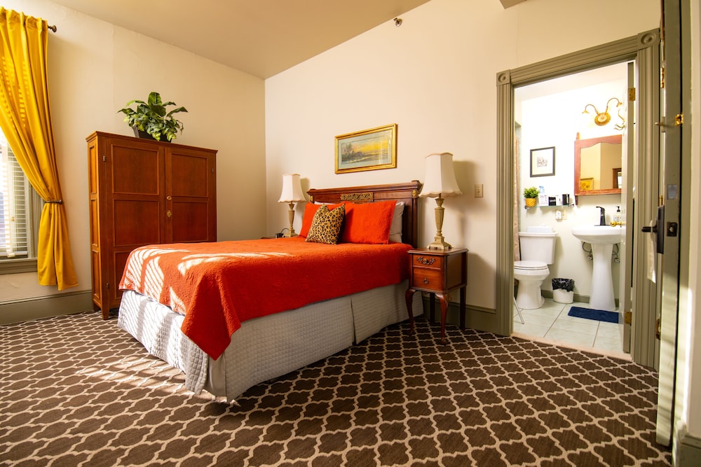 The Lafayette Inn