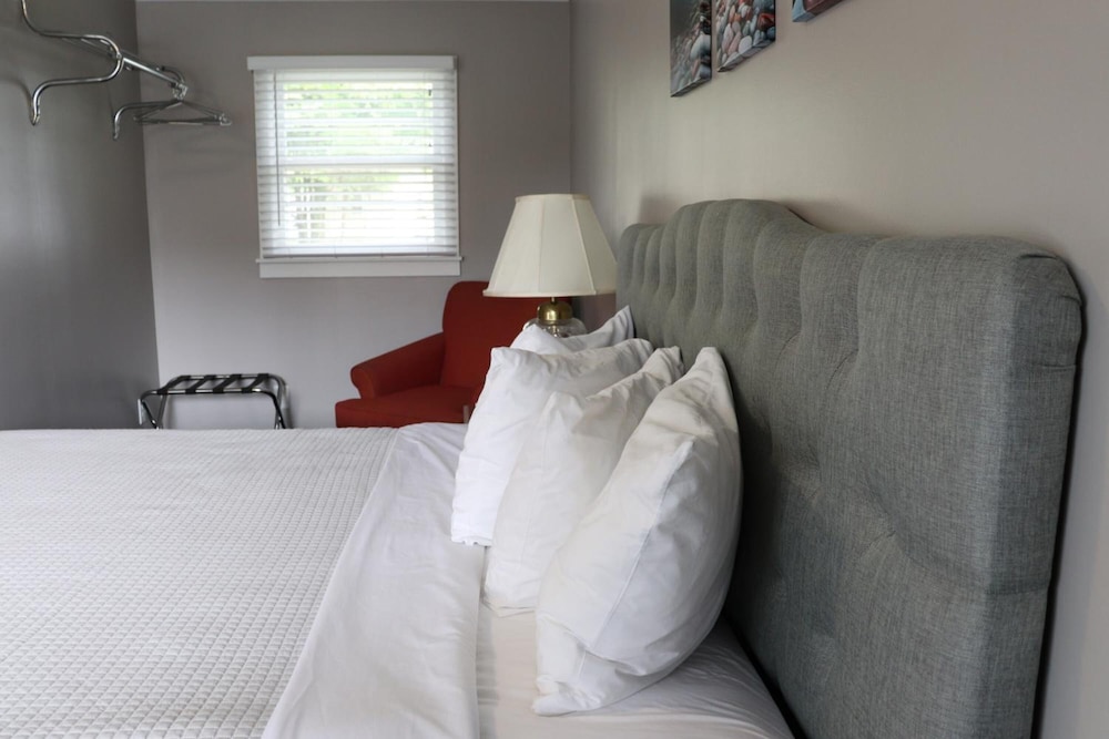 Admiral Motel