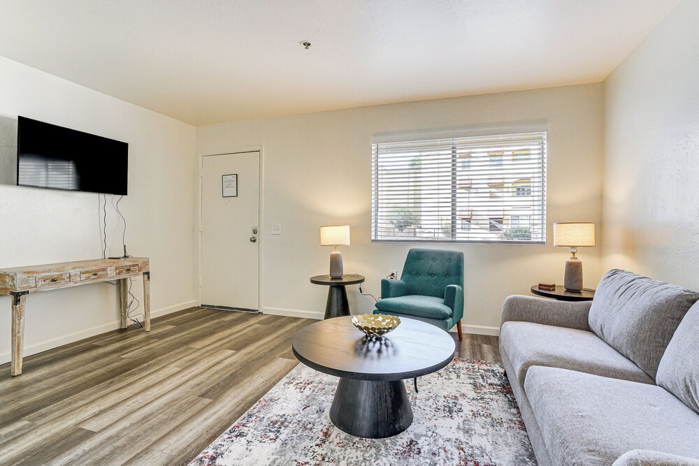 4 Mi to Surprise Stadium: Condo w/ Pool!