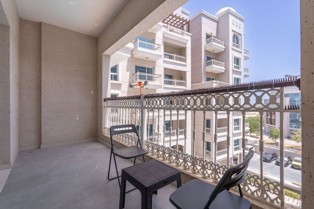 Cozy Studio Near Miracle Garden With Balcony