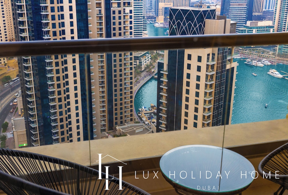 LUX Contemporary Marina View Suite 7