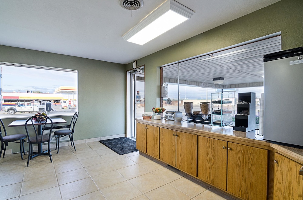 Liberal Vacations - Rodeway Inn - Property Image 7