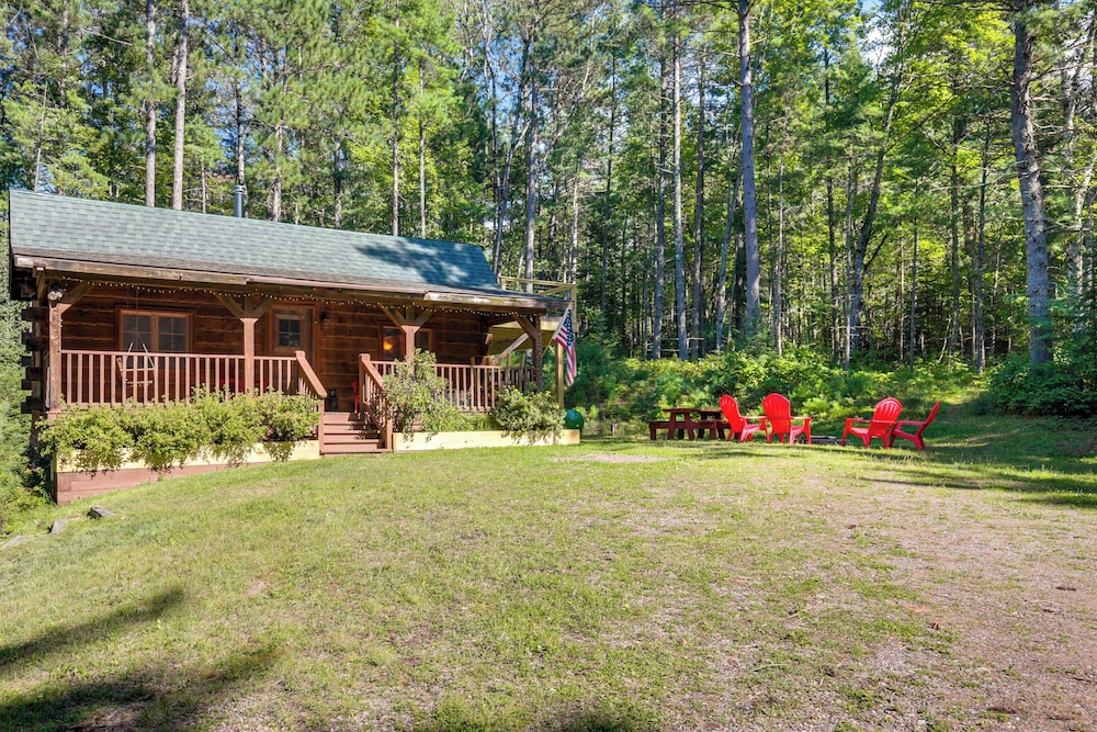 Quiet Cabin on 5 Acres < 2 Mi to Chain O' Lakes