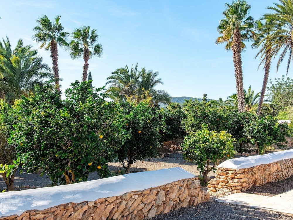 Traditional Villa With Garden
