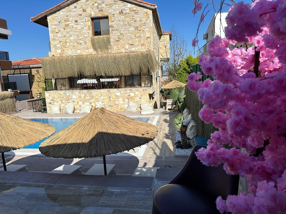 Hotel Stone House Foca Butik Otel - Image 1