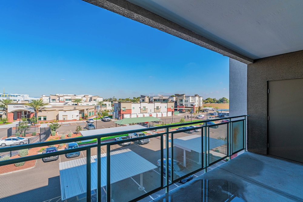 ROVE LIVING/KL - Cardinal 95