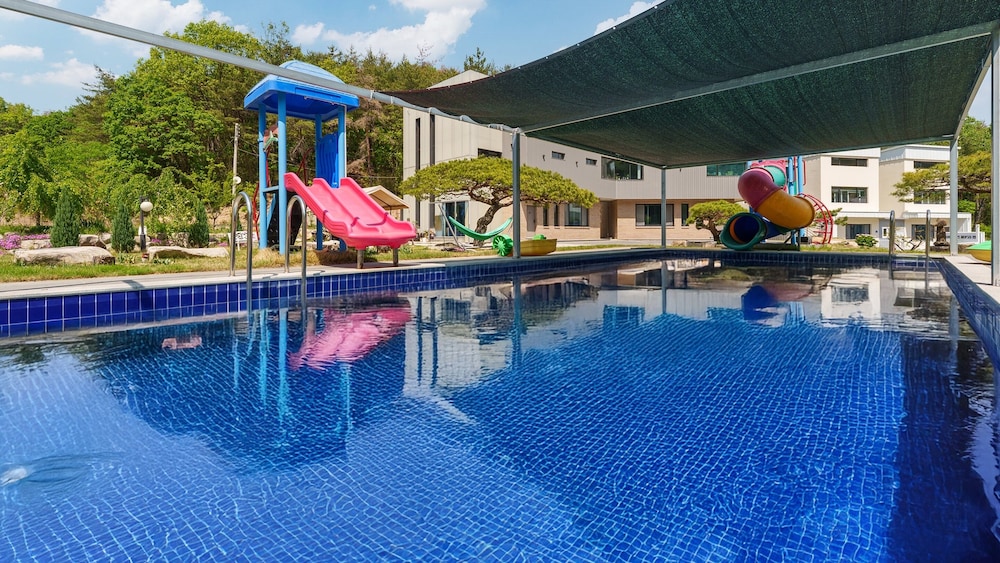 Gyeongju Ain Kids Pool Villa