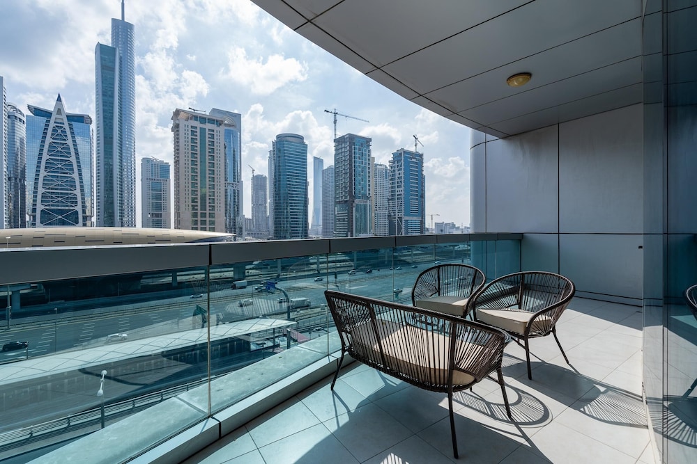 Dubai Marina - Stunning Huge 4 Bedroom Apts Near JBR - Gym - Pool - Parking by Sojo Stay