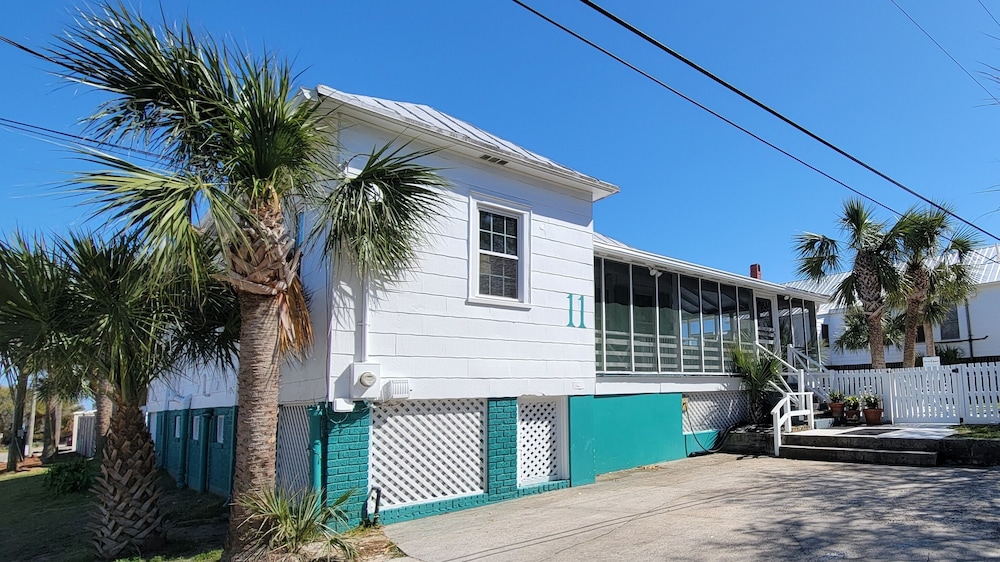 Twelve Palms Cottage by Tybee Vacation Rentals