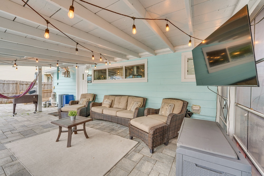 Family Home w/ Private Pool: 24 Mi to Disney!