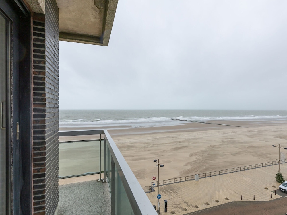 Corner Apartment With Phenomenal sea View