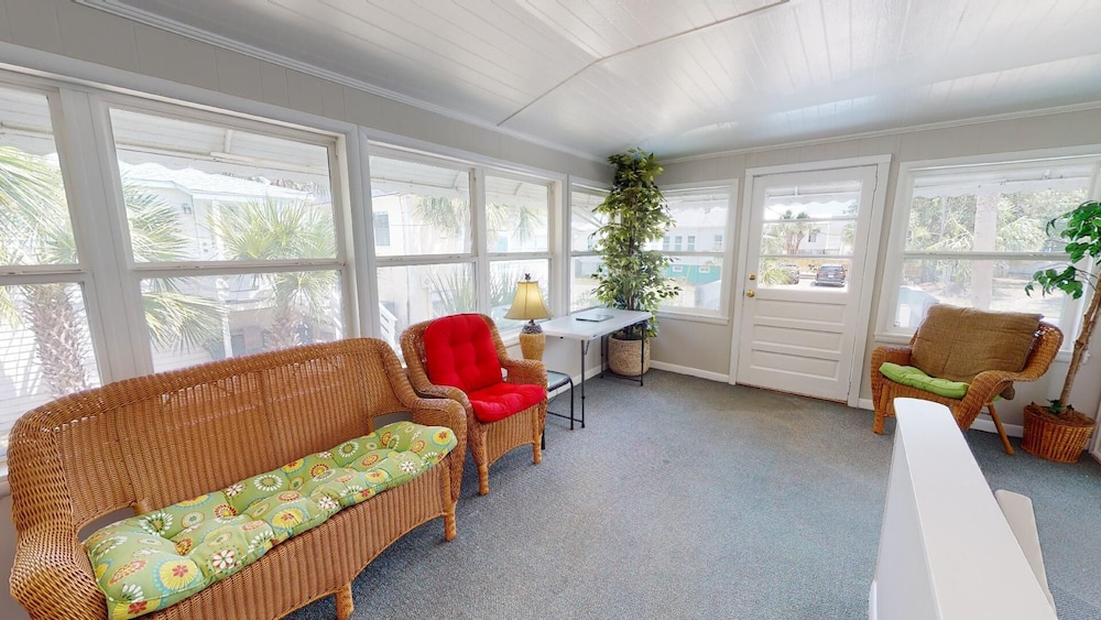 Beach Nugget by Tybee Vacation Rentals