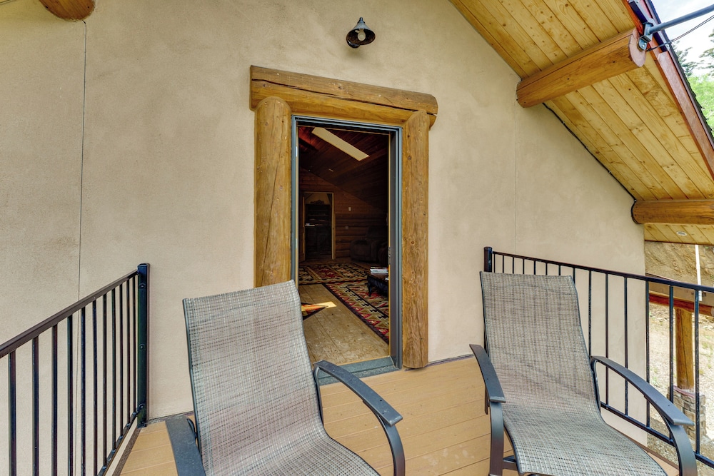 Secluded Angel Fire Retreat: Deck + Stunning View!