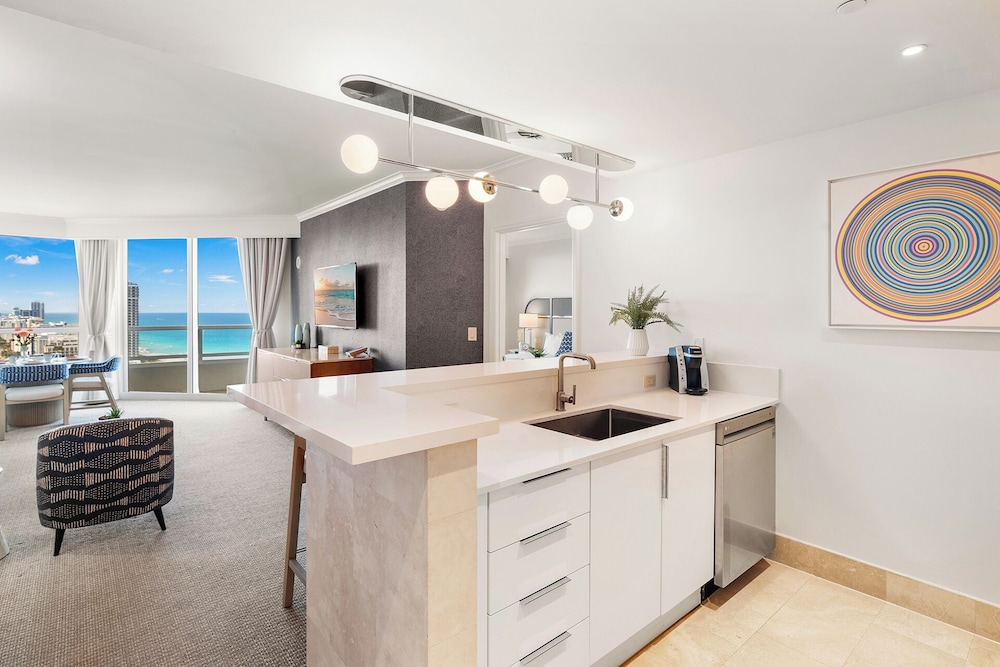 Luxury Vacation Rentals at Fontainebleau Miami Beach by LRMB