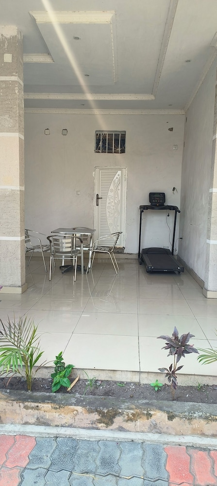 Serene 5-bedroom Apartment in Kinshasa's 10ème Rue Limete-résidentiel