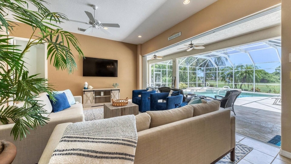 Rotonda West 3 Bedroom Private Pool/Spa Vacation Home. Only 10 miles to Gulf Beaches 3 Home