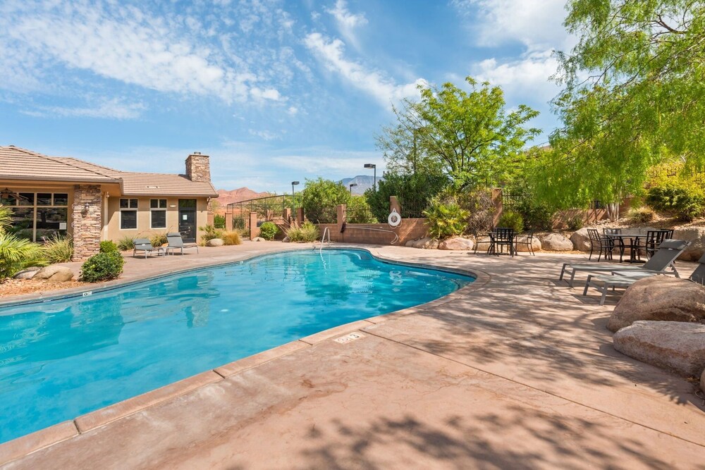 Sweet Retreat 3 Bedroom Condo