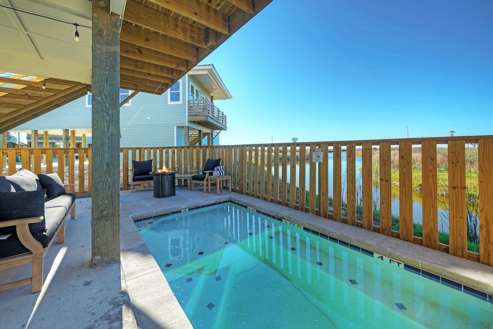 Cart-friendly Boardwalk to the Beach Private Pool, Firepit & Pond Views 361 Bayview