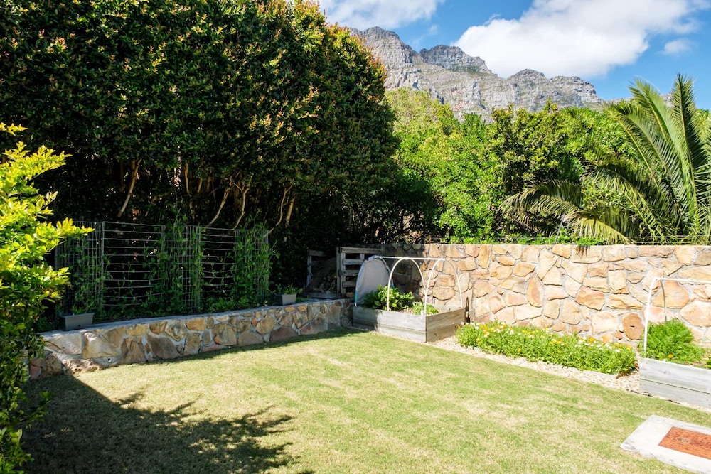 Refined Comfort and Scenic Beauty at Aviewor2