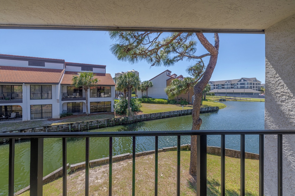 2BR Condo in Edgewater Resort With Golf, Tennis, Pools & Free Tram Service!