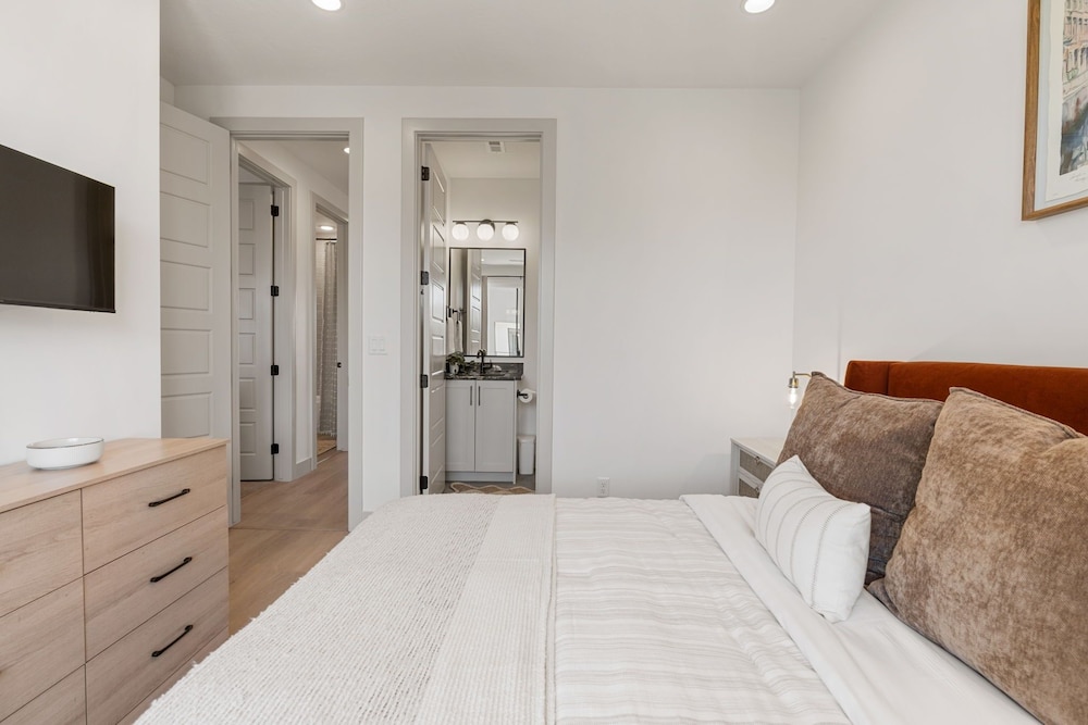 The Fish Bowl 6 Bedroom Townhouse