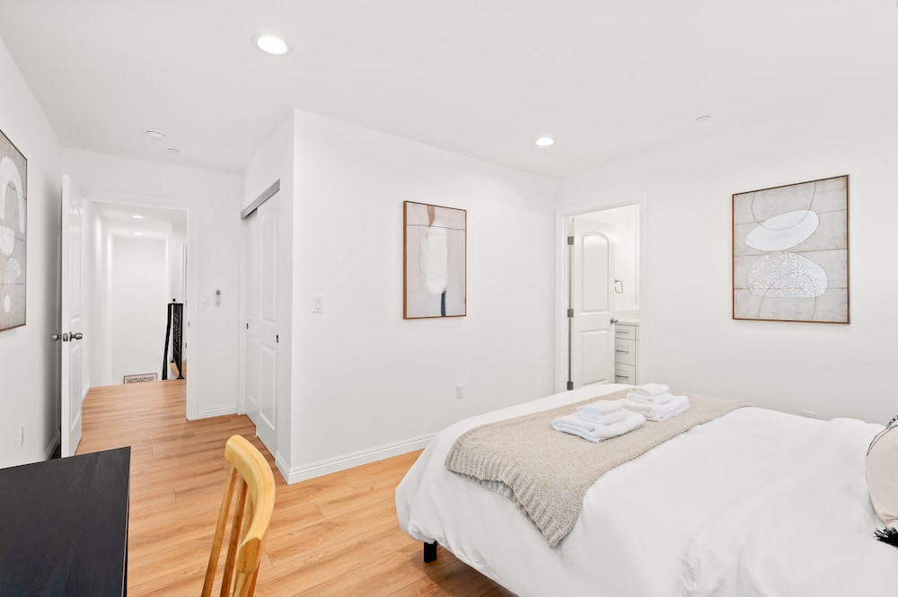 Cozy Modern Stay in Alhambra 30plus Days Welcome