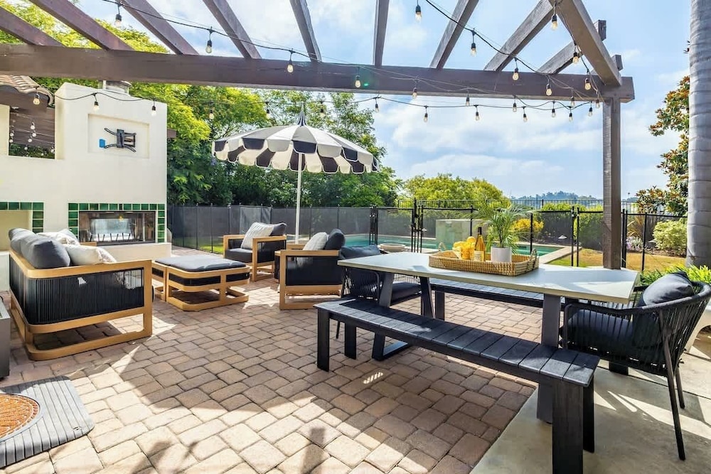 Gated Home With Pool Hot Tub