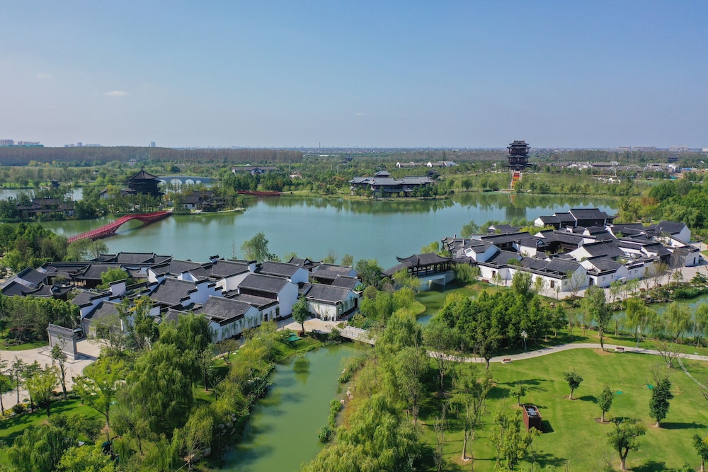 Yihe lake shore Hotspring
