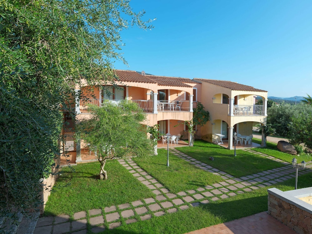 Apartment in Badus With Communal Pool