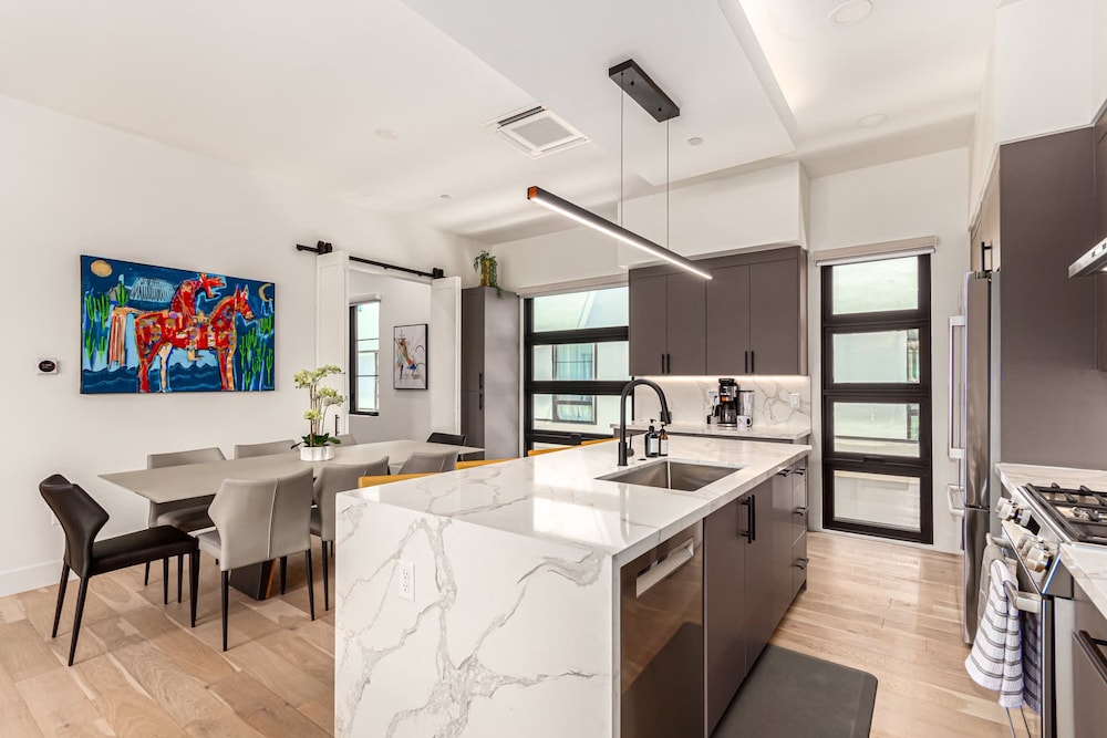 Papago Lux Townhouse 4level Oasis w Rooftop Lounge