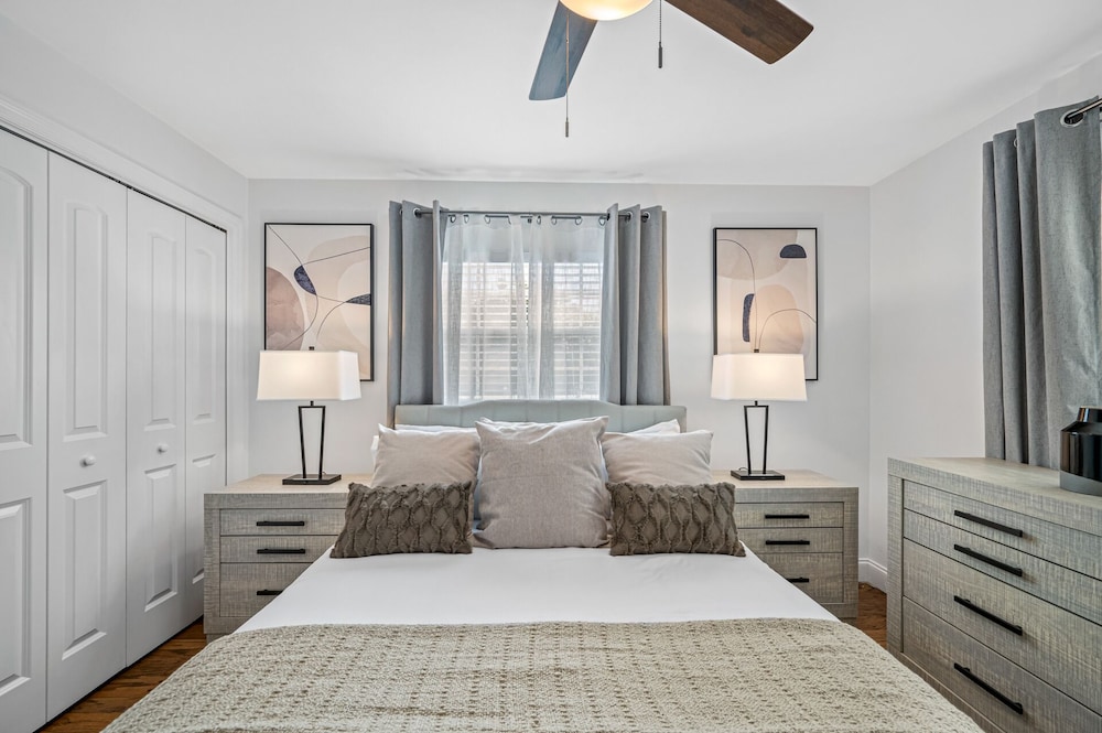 Luxury Retreat: Pool, Games, Basketball & More!