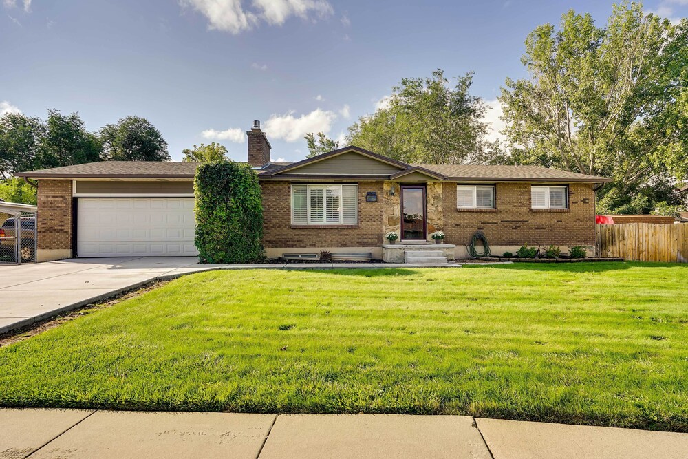 Updated Ranch Apartment w/ Deck - 9 Mi to Downtown - Property Image 3