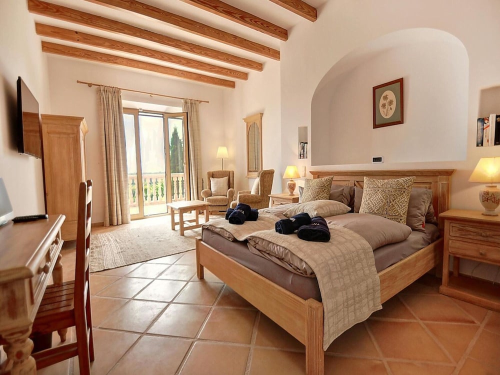 Exquisite Villa With Views