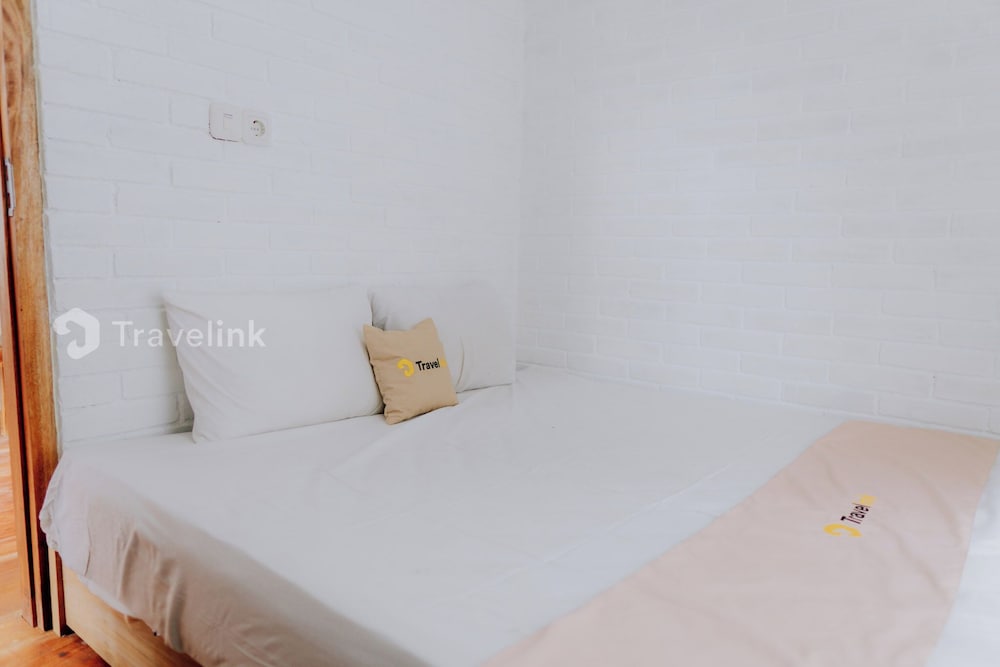 White Cabin By Travelink