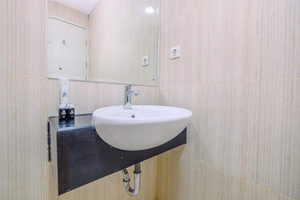 Comfortable and Modern 2BR Sentul Tower Apartment