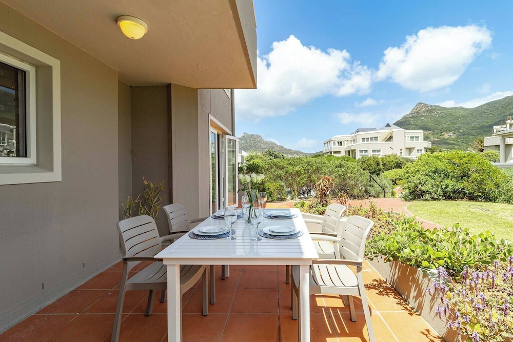 Beachfront Villa Sea Breeze, Hout Bay, Cape Town