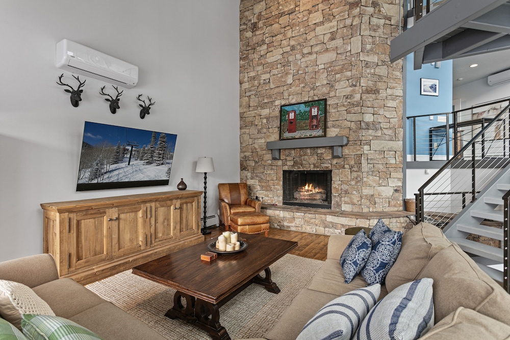 1688 - Five Bedroom with Hot Tub Pinnacle 5 Condo