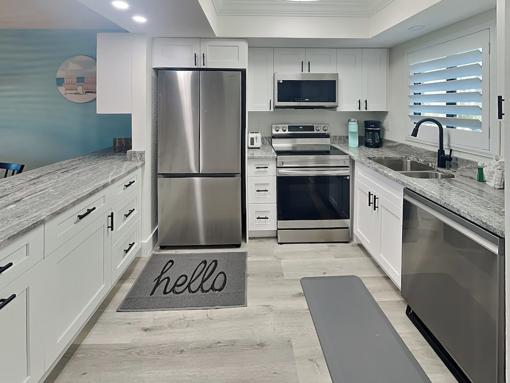 Seaside 4 by Distinctive Beach Rentals