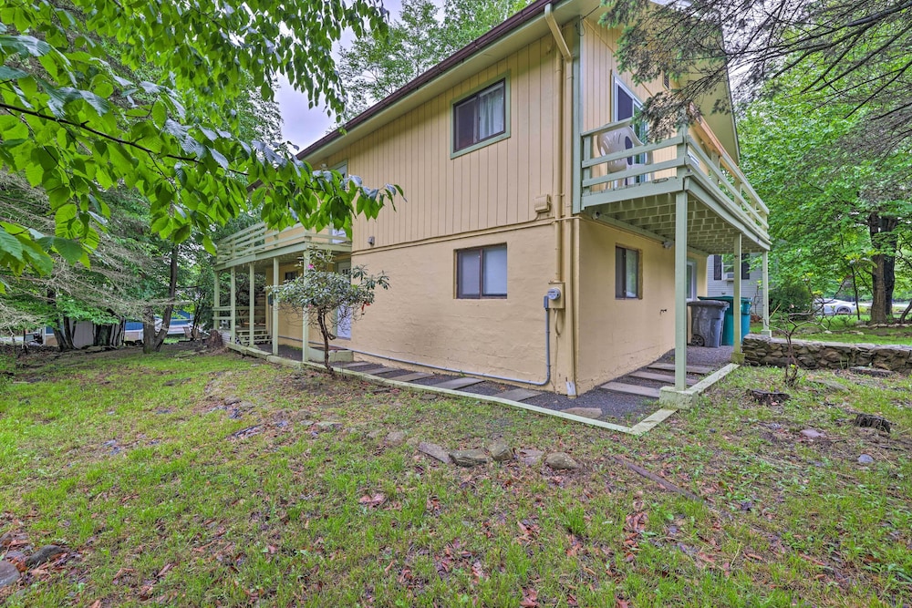 Tobyhanna Home: Private Deck, Hot Tub & Game Room! view 3