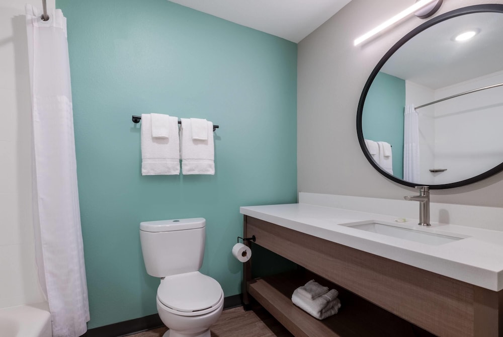 ECHO Suites Extended Stay by Wyndham Houston Pasadena Fwy Pl