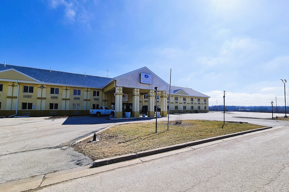 Bloomington Vacations - Bloomington Inn I-55 and I-74 - Property Image 1